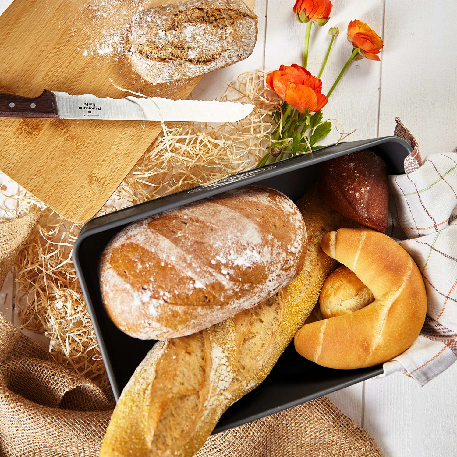 Stigby 2-in-1 Brotkasten Mit Schneidebrett Metallblech Bambus 5 Stigby 2-in-1 Brotkasten Mit Schneidebrett Metallblech Bambus – Bild 5